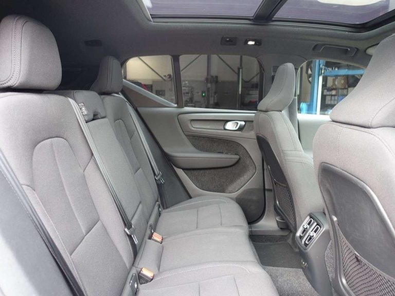 Volvo EX40 Single Motor Extended Range Plus Black Edition - photo 7