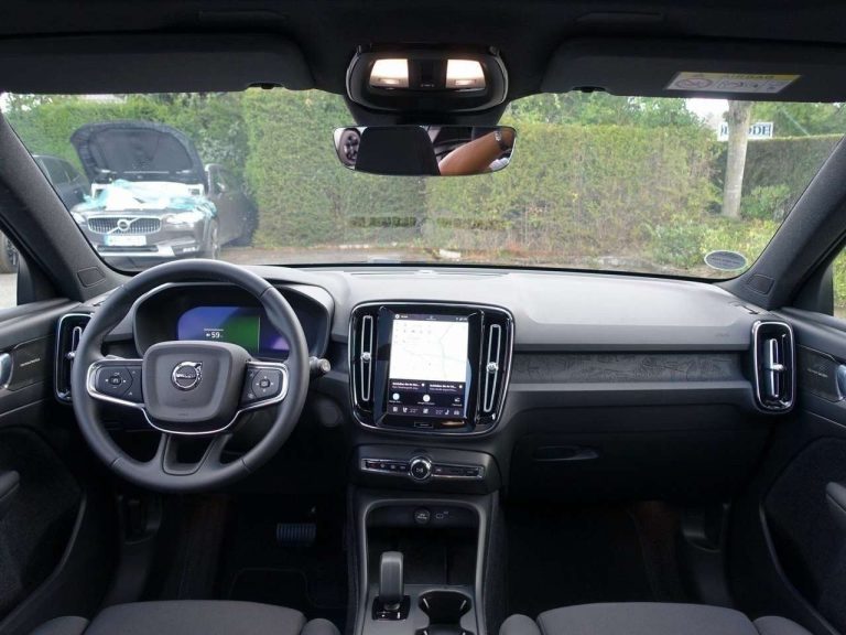 Volvo EX40 Black Edition Extended Range Plus - photo 4