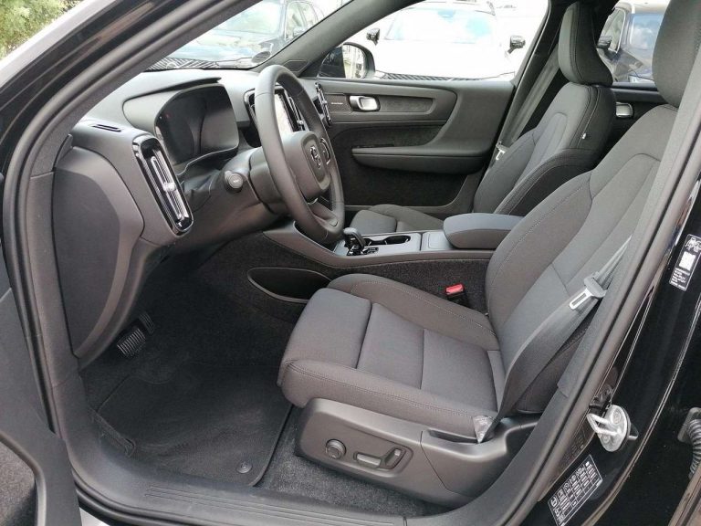 Volvo EX40 Extended Range Black Edition - photo 10