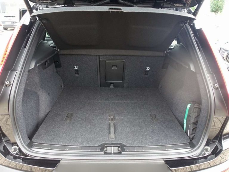 Volvo EX40 Single Motor Extended Range Black Edition Plus - photo 12