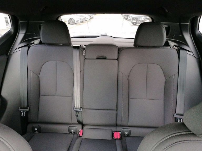 Volvo EX40 Extended Range Black Edition - photo 18