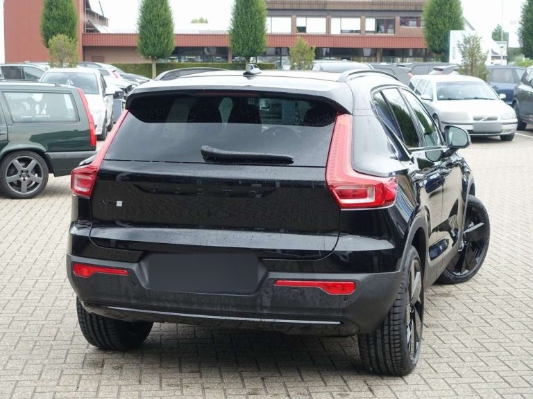 Volvo EX40 Single Motor Extended Range Plus Black Edition - photo 4