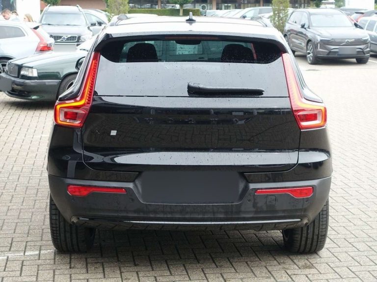 Volvo EX40 Single Motor Extended Range Plus Black Edition - photo 5