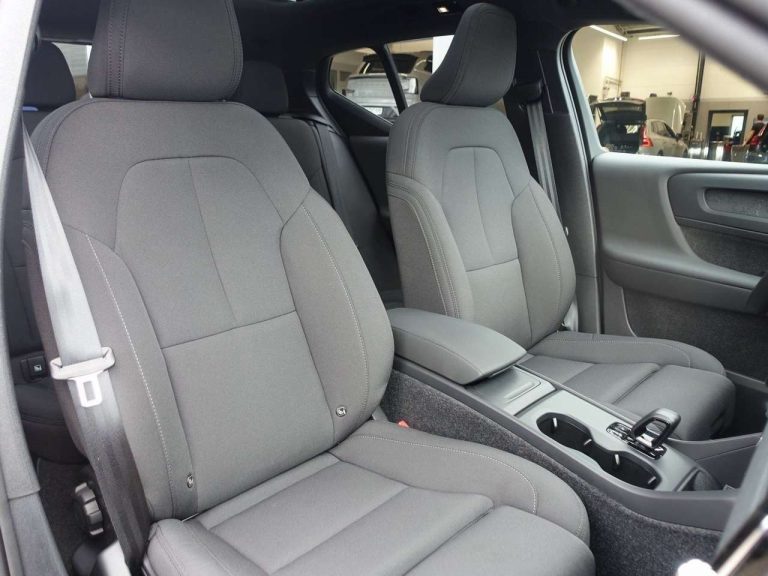 Volvo EX40 Single Motor Extended Range Black Edition Plus - photo 7