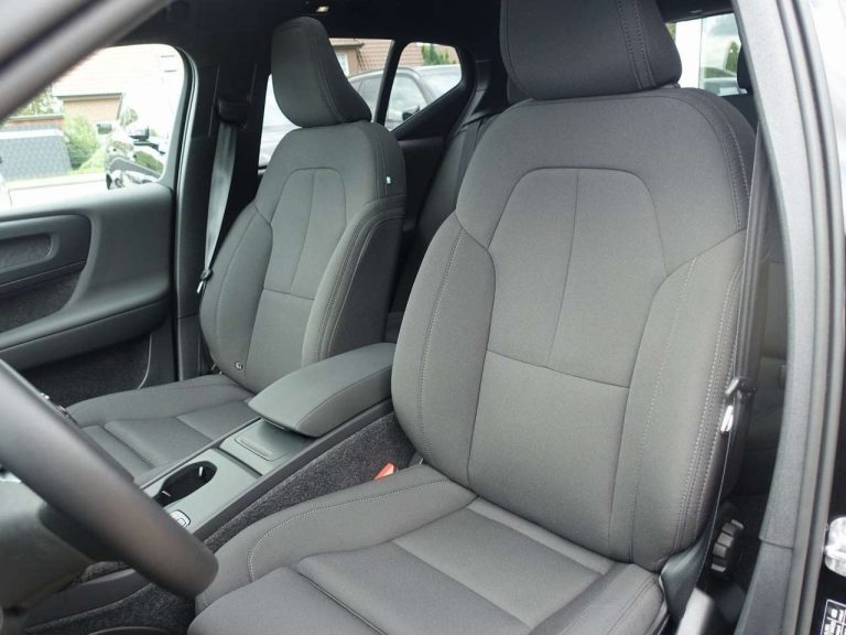 Volvo EX40 Single Motor Extended Range Black Edition Plus - photo 9