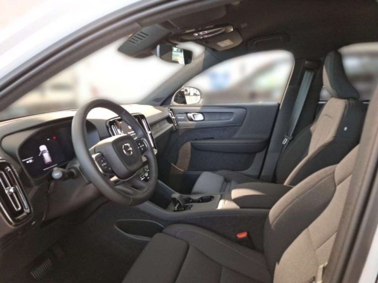 Volvo EX40 Single Motor Extended Range Black Edition - photo 5