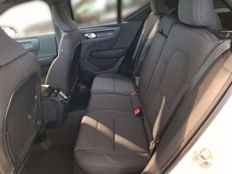 Volvo EX40 Single Motor Extended Range Black Edition - photo 8