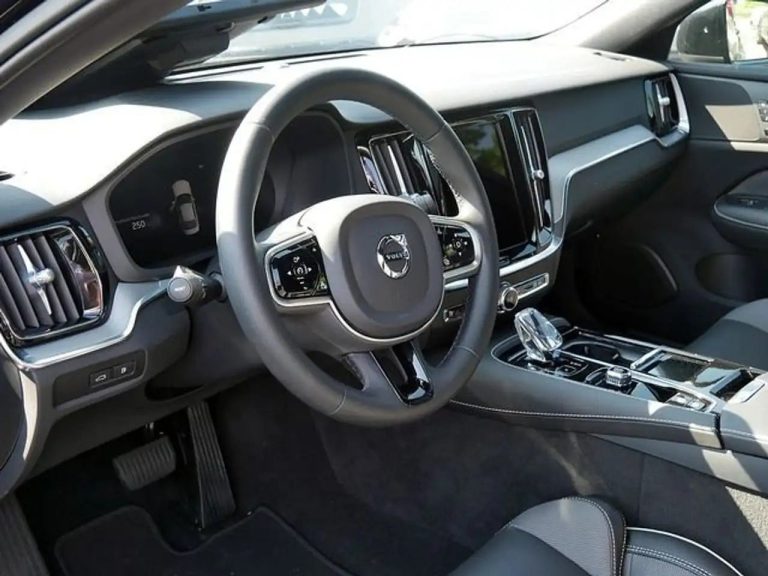 Volvo S60 T8 Recharge Plus Dark AWD - photo 11