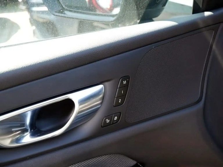 Volvo S60 T8 Recharge Plus Dark AWD - photo 12