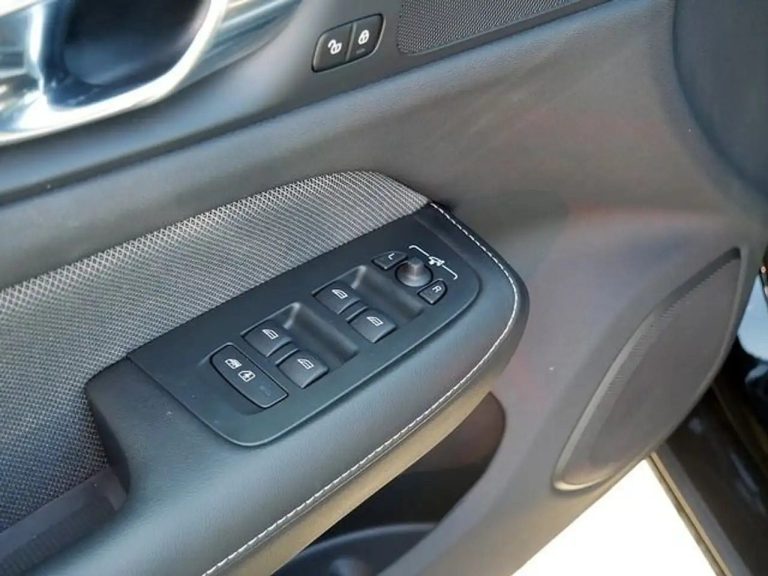 Volvo S60 T8 Recharge Plus Dark AWD - photo 13