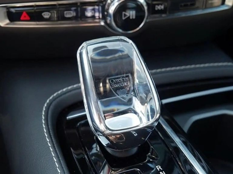 Volvo S60 T8 Recharge Plus Dark AWD - photo 18