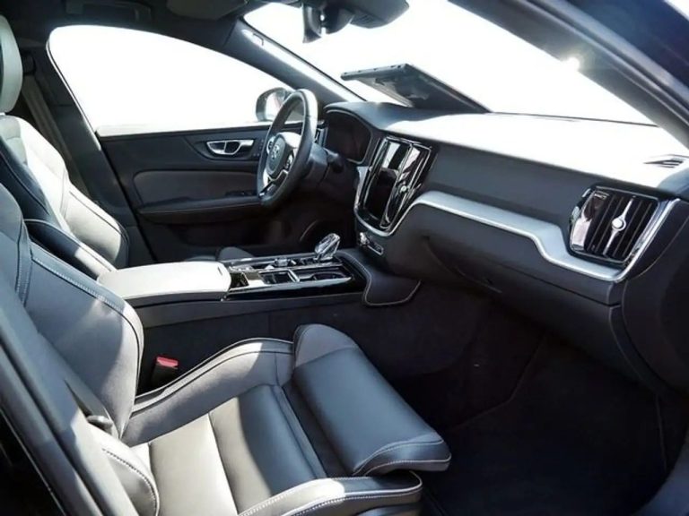 Volvo S60 T8 Recharge Plus Dark AWD - photo 4