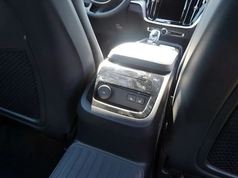 Volvo S60 T8 Recharge Plus Dark AWD - photo 7
