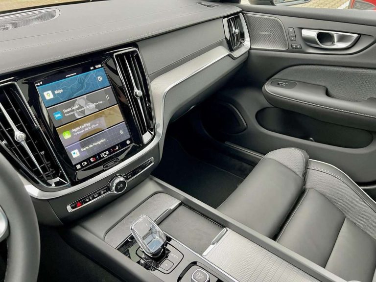 Volvo S60 B5 AWD Ultimate Dark - photo 11