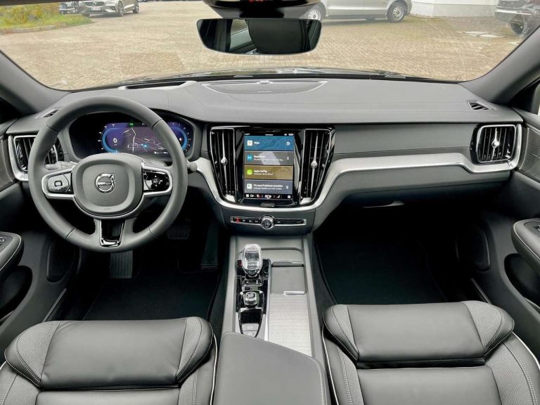 Volvo S60 B5 AWD Ultimate Dark - photo 12