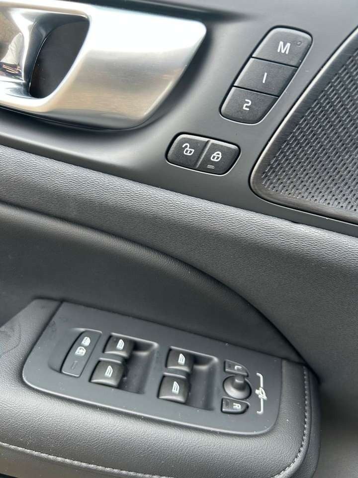 Volvo S60 Recharge T8 AWD Plus Dark - photo 11