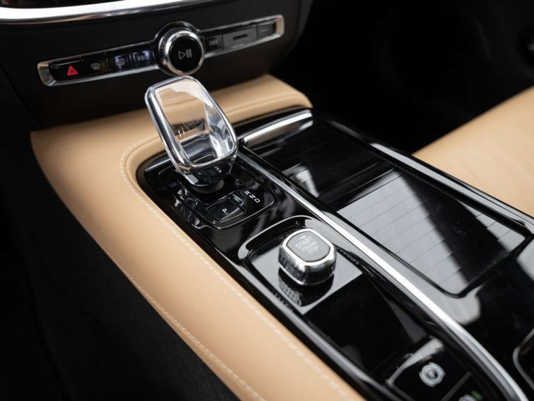 Volvo S60 T8 Recharge AWD Ultimate Dark - photo 17