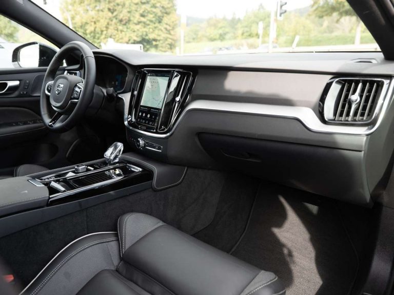 Volvo S60 Recharge T8 AWD Plus Dark - photo 9