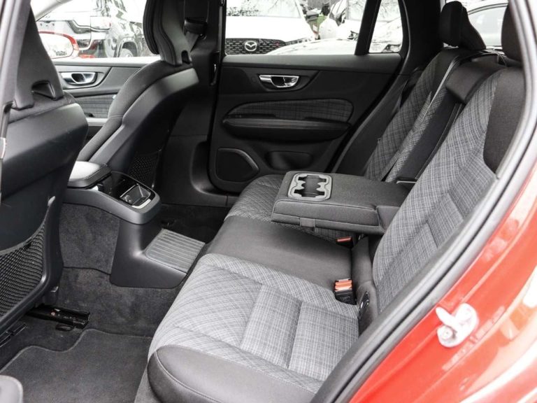 Volvo V60 T6 Recharge AWD Core - photo 7
