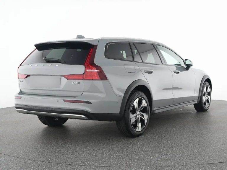 Volvo V60 Cross Country B4 AWD Plus - photo 2