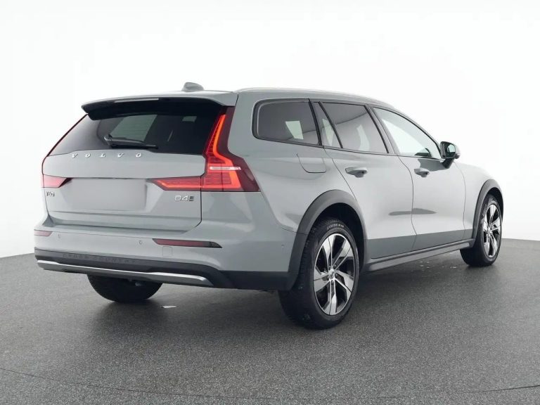 Volvo V60 Cross Country B4 AWD Ultimate - photo 2