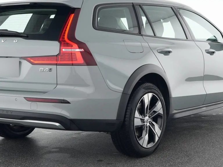 Volvo V60 Cross Country B4 AWD Ultimate - photo 9