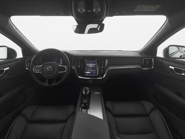 Volvo V60 Cross Country B4 AWD Plus - photo 3