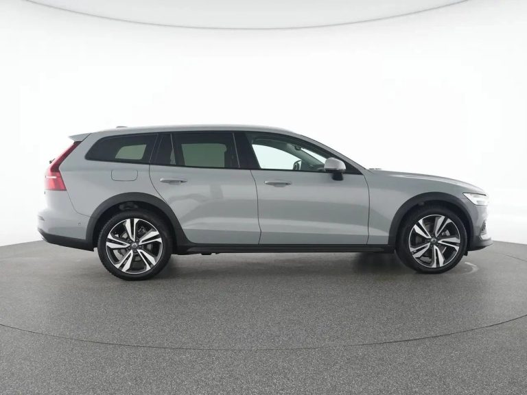 Volvo V60 Cross Country B4 AWD Plus - photo 11