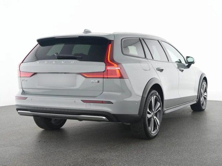 Volvo V60 Cross Country B4 AWD Plus - photo 2