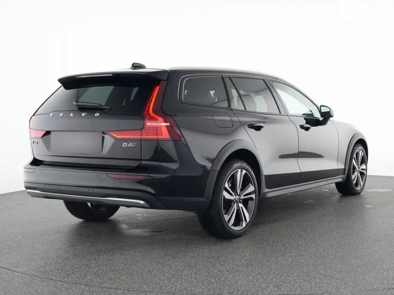 Volvo V60 Cross Country B4 AWD Plus - photo 2