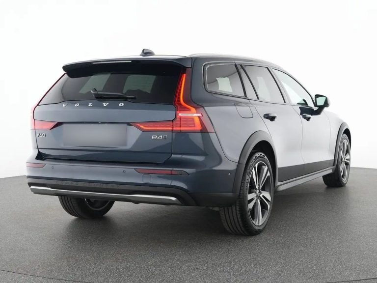 Volvo V60 Cross Country B4 AWD Ultimate - photo 2