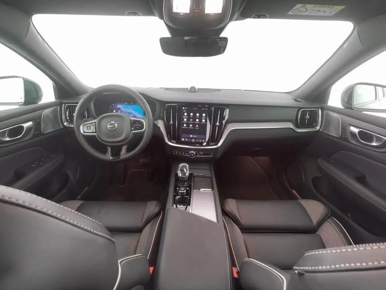 Volvo V60 Cross Country B4 AWD Ultimate - photo 3