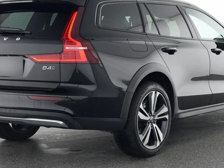 Volvo V60 Cross Country B4 AWD Plus - photo 9