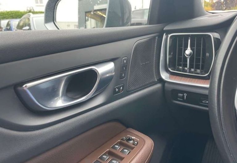 Volvo V60 Cross Country B4 AWD Pro - photo 11