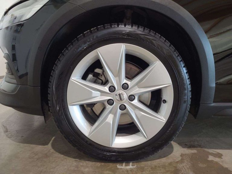 Volvo V60 Cross Country B4 AWD - photo 12