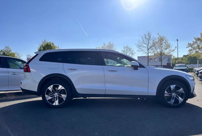Volvo V60 Cross Country B4 AWD - photo 3