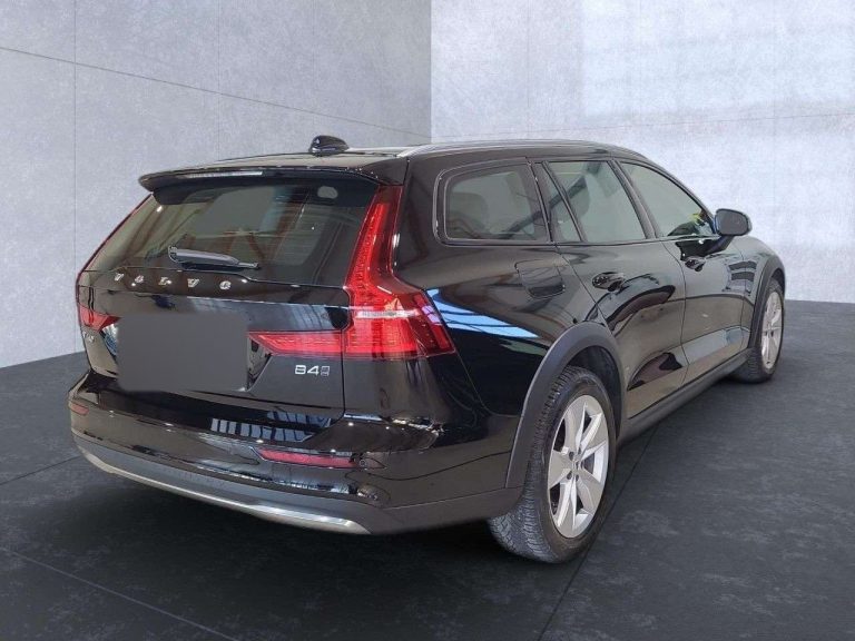 Volvo V60 Cross Country B4 AWD - photo 3