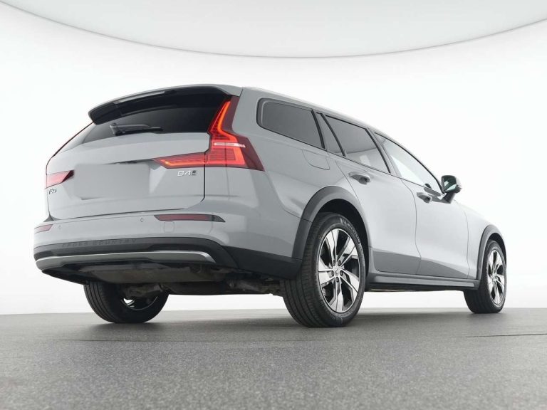 Volvo V60 Cross Country B4 AWD Plus - photo 2