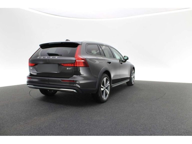 Volvo V60 Cross Country B4 AWD Plus - photo 2