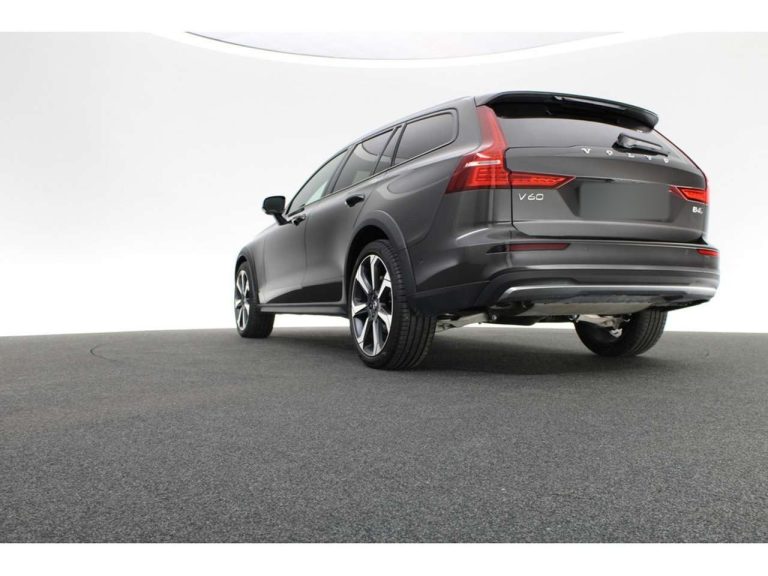 Volvo V60 Cross Country B4 Plus AWD - photo 2