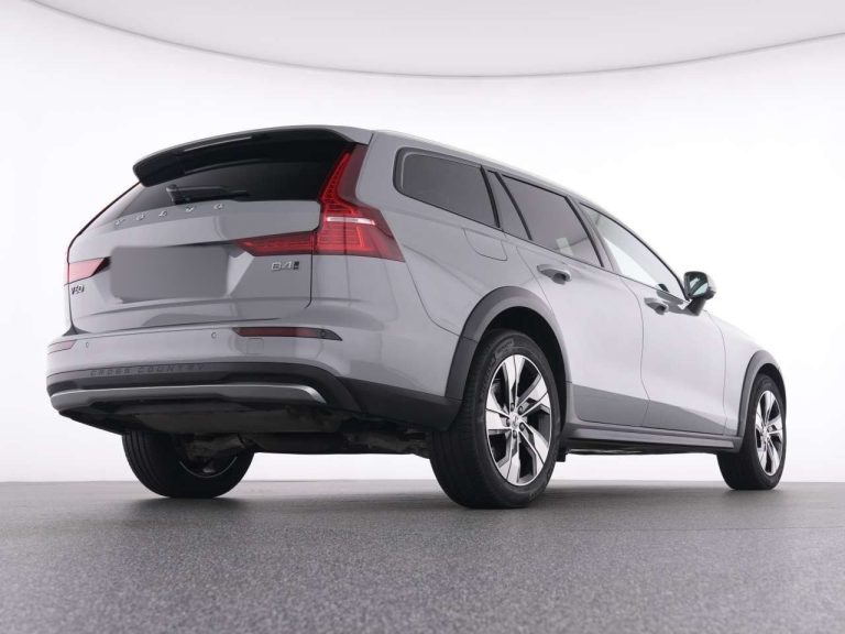 Volvo V60 Cross Country B4 AWD - photo 2