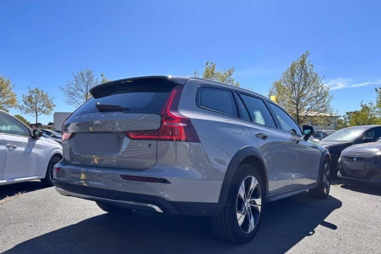 Volvo V60 Cross Country B4 AWD Plus - photo 2