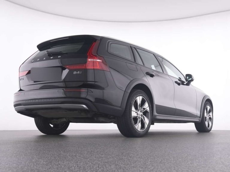 Volvo V60 Cross Country B4 AWD Plus - photo 2