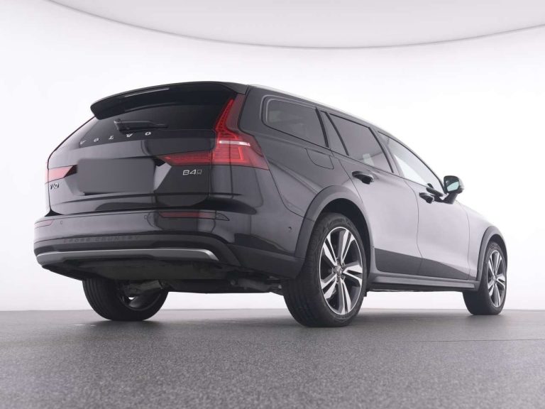 Volvo V60 Cross Country B4 AWD Ultimate - photo 2