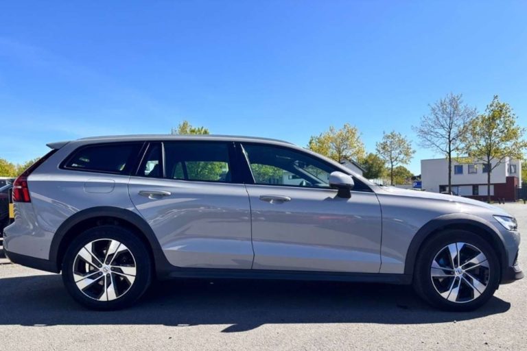 Volvo V60 Cross Country B4 AWD Plus - photo 3