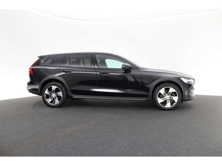 Volvo V60 Cross Country B4 AWD Plus - photo 3