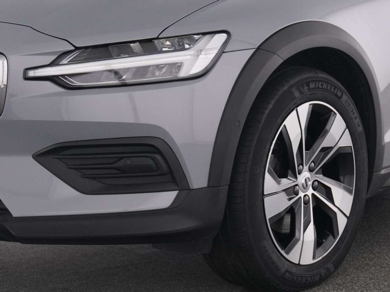 Volvo V60 Cross Country B4 AWD - photo 6