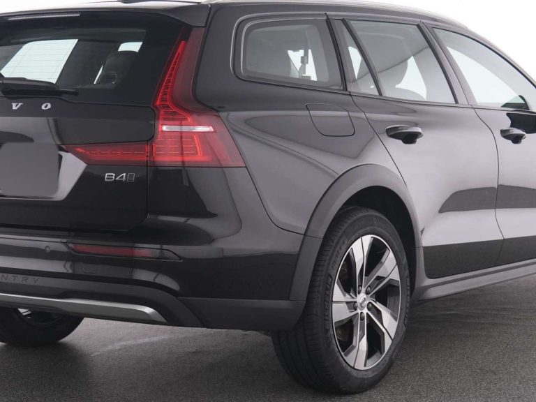 Volvo V60 Cross Country B4 AWD Plus - photo 9