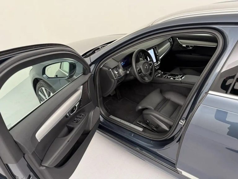 Volvo V90 Recharge T6 AWD Core - photo 12