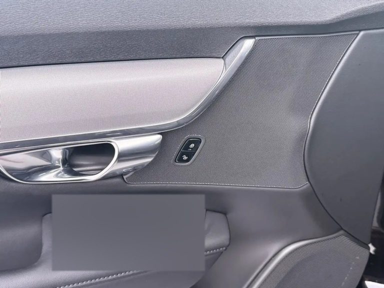 Volvo V90 Recharge T6 AWD Core - photo 13